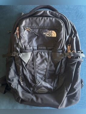 The North Face Recon backpack black & rose gold!